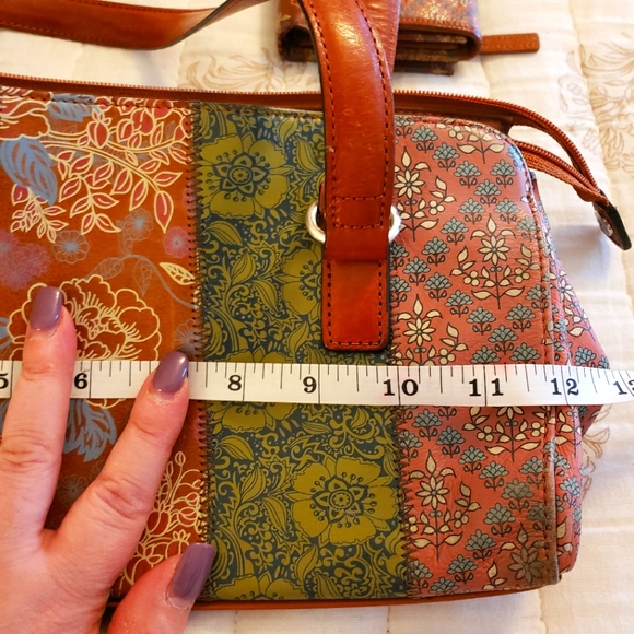 EUC set of Vintage Fossil leather patchwork shoulder bag and wallet - Picture 15 of 16